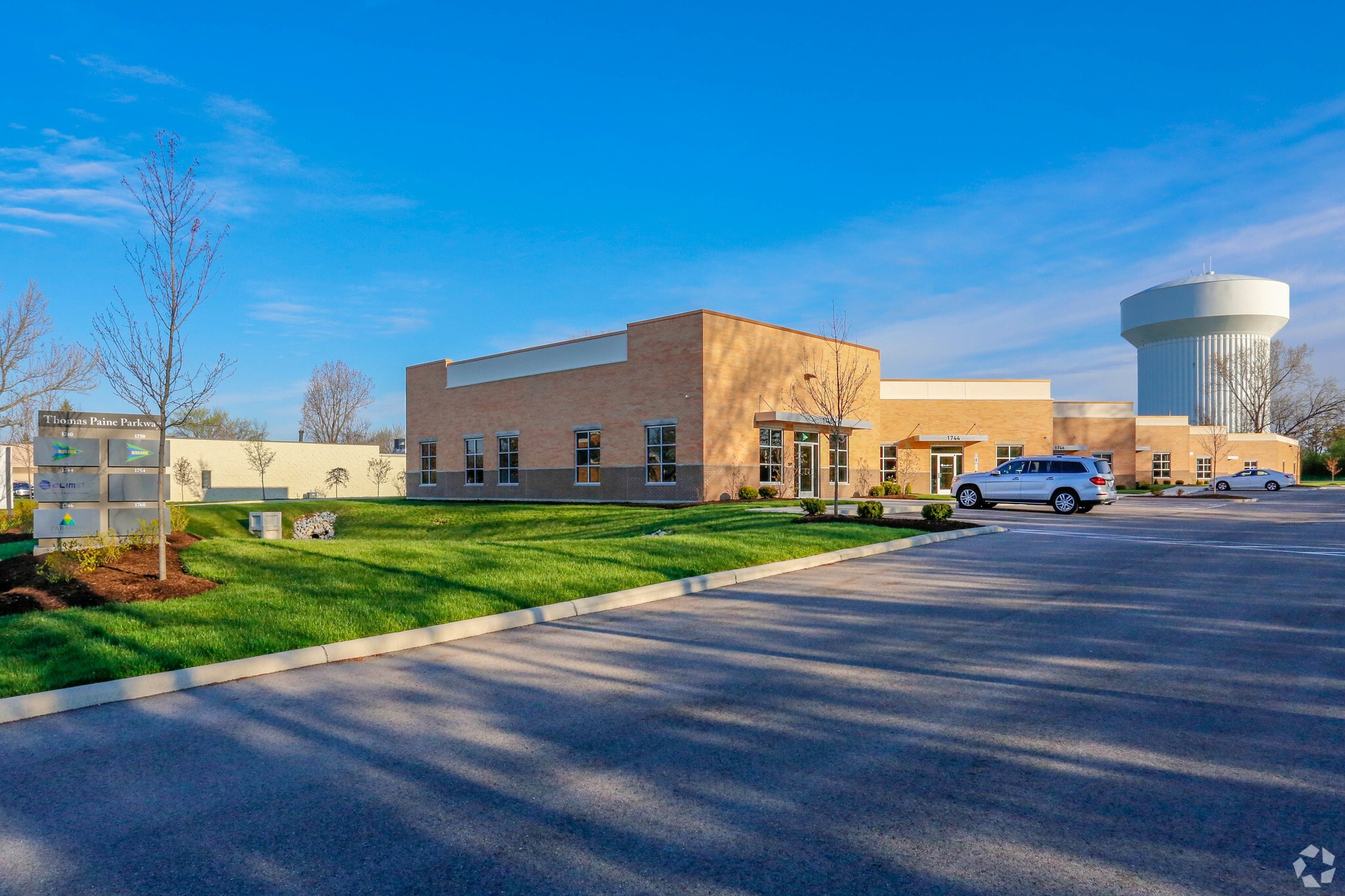 1740 Thomas Paine Pky, Dayton, OH for lease Building Photo- Image 1 of 19