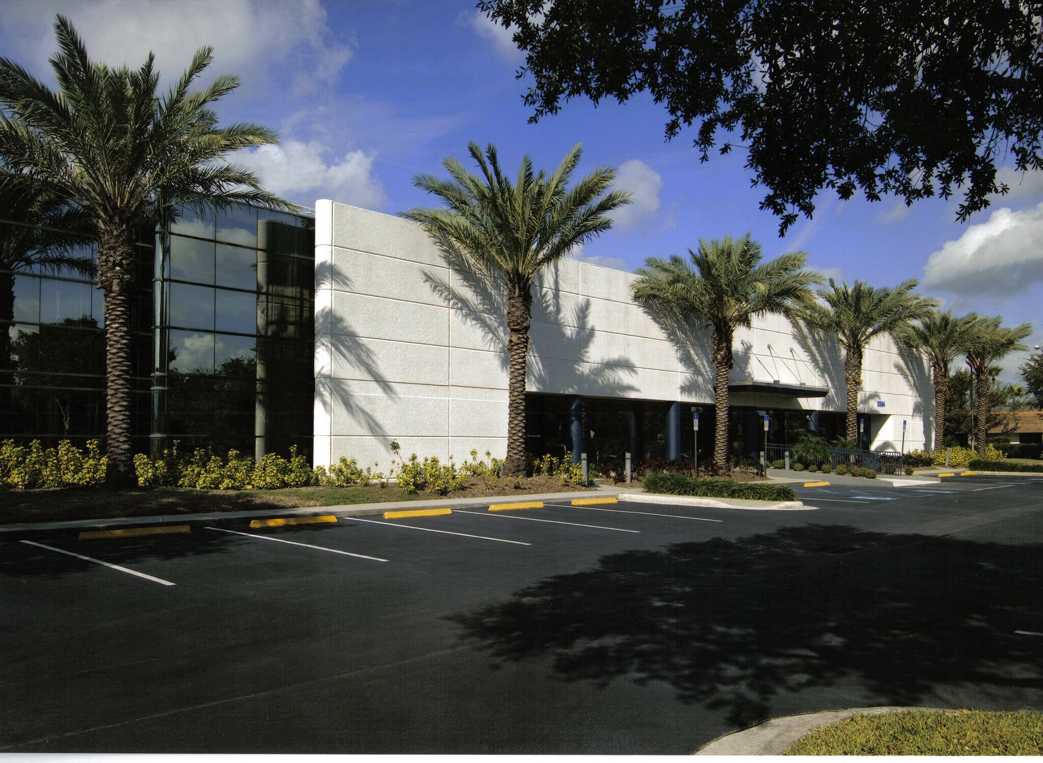 3504 Cragmont Dr, Tampa, FL à louer Photo du bâtiment- Image 1 de 5