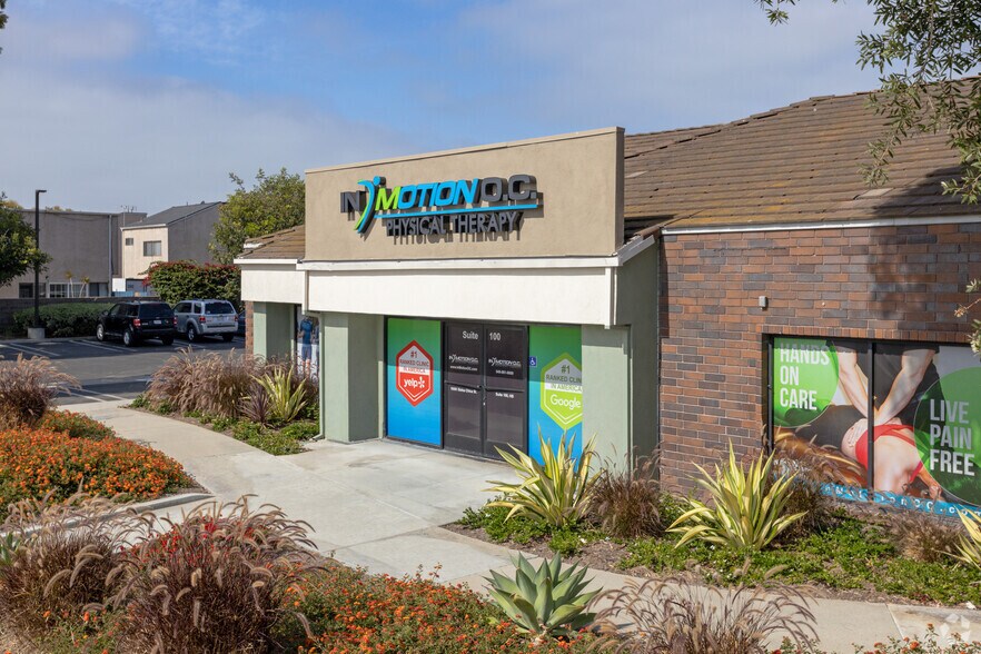 16561 Bolsa Chica St, Huntington Beach, CA à louer - Photo du bâtiment - Image 3 de 6