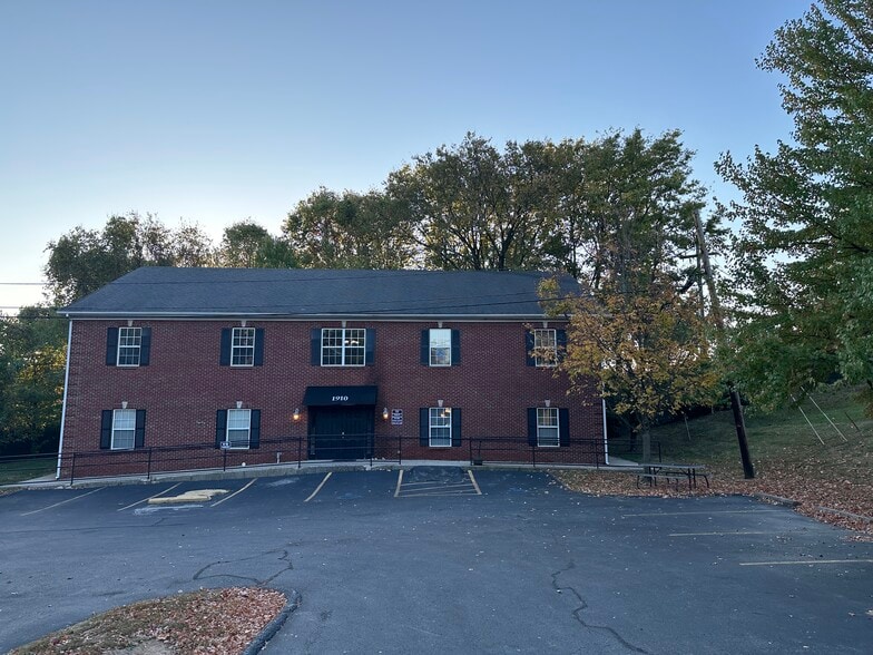 1910 Garden Springs Dr, Lexington, KY for lease - Building Photo - Image 3 of 13