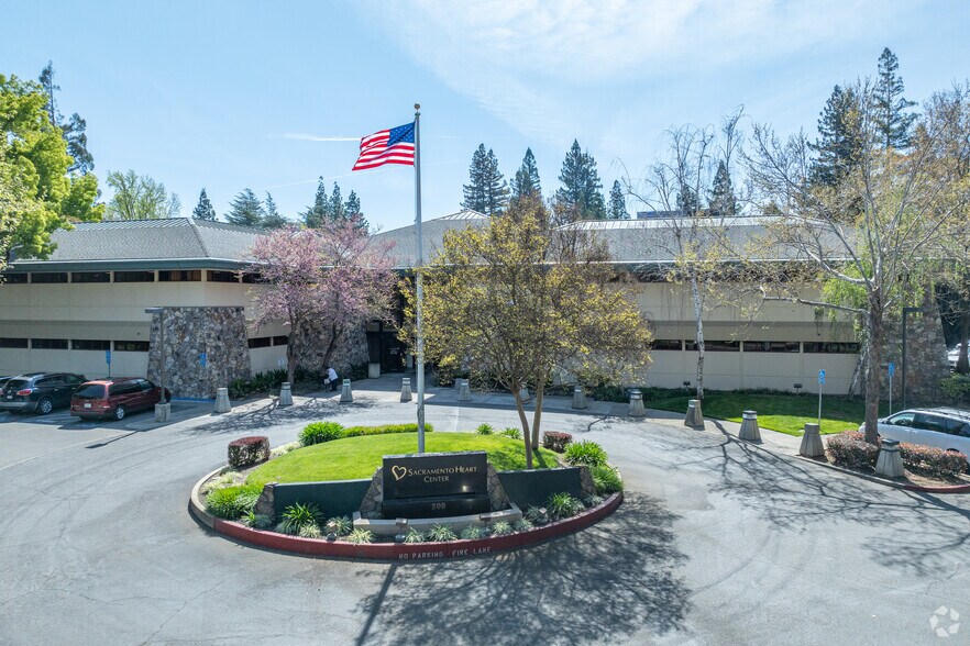 500 University Ave, Sacramento, CA for lease - Building Photo - Image 1 of 9