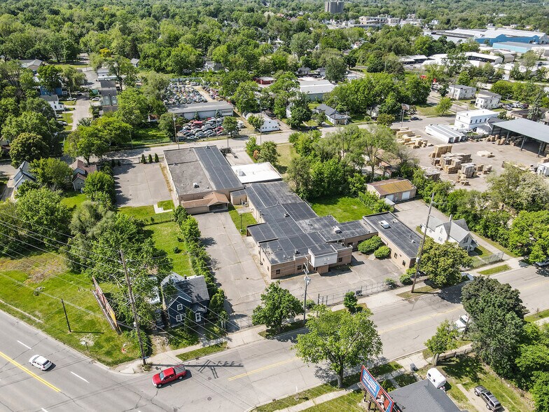 1206 E Crosstown Pky, Kalamazoo, MI à louer - Photo du bâtiment - Image 1 de 34