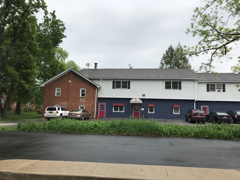 1073 Main St, Fishkill, NY for lease - Building Photo - Image 2 of 5
