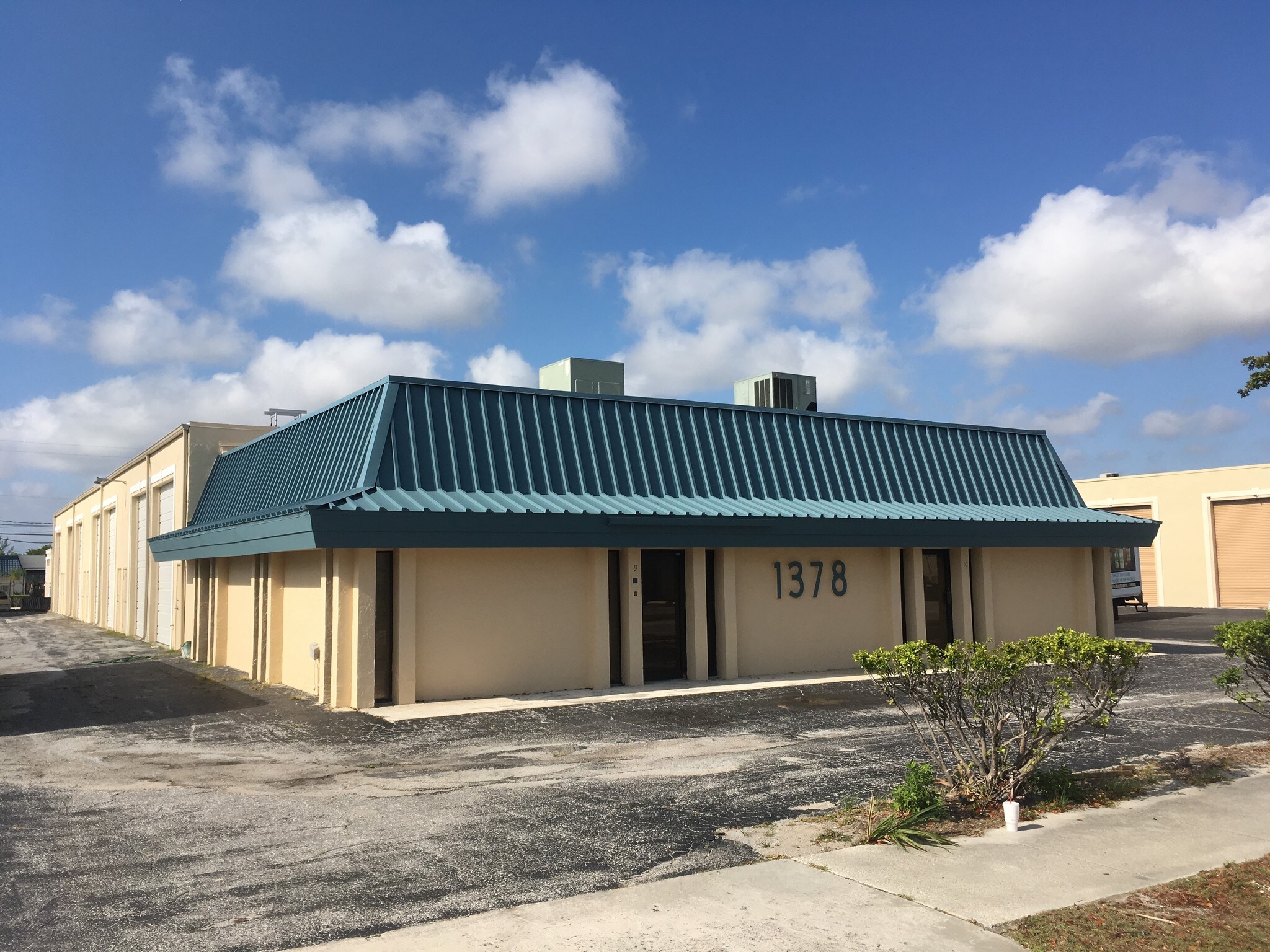 1378 N Killian Dr, West Palm Beach, FL for lease Primary Photo- Image 1 of 3