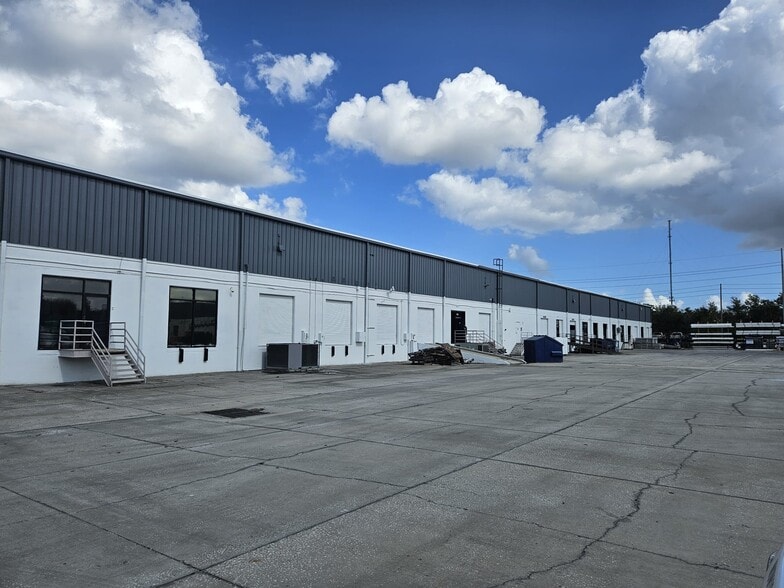 975 Florida Central Pky, Longwood, FL for lease - Building Photo - Image 2 of 19