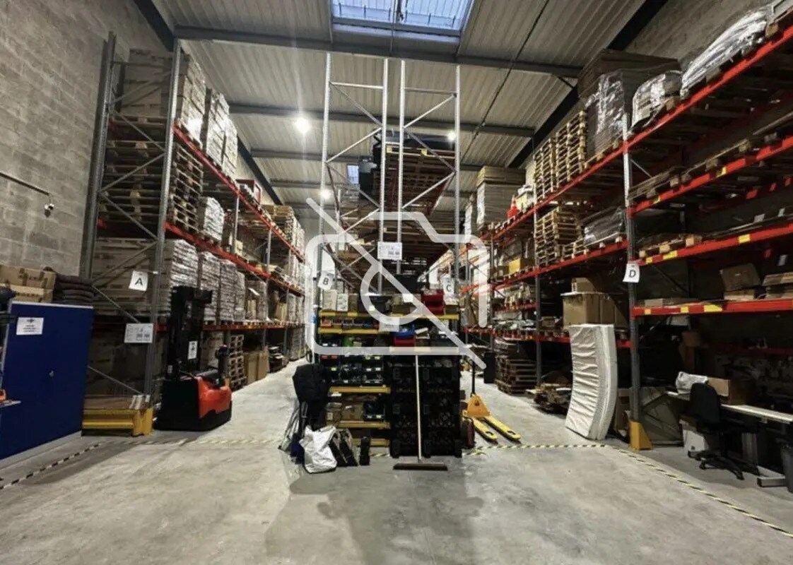 Industrial in Les Ulis for lease Interior Photo- Image 1 of 7