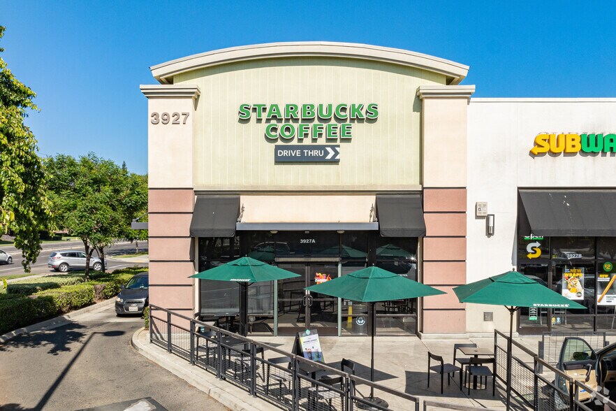 3927 W Caldwell Ave, Visalia, CA à louer - Photo du bâtiment - Image 2 de 10