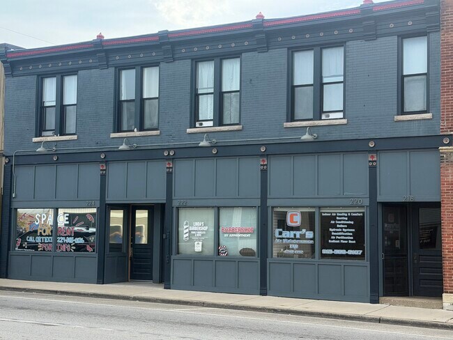 Plus de détails pour 218-224 S State St, Marengo, IL - Commerce de détail à louer