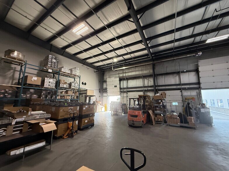 17531 114th Ave NW, Edmonton, AB à vendre - Photo du bâtiment - Image 3 de 5