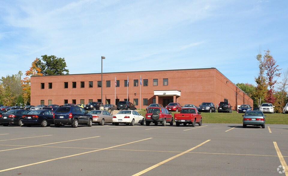 15 Tech Valley Dr, East Greenbush, NY à louer - Photo du bâtiment - Image 3 de 10