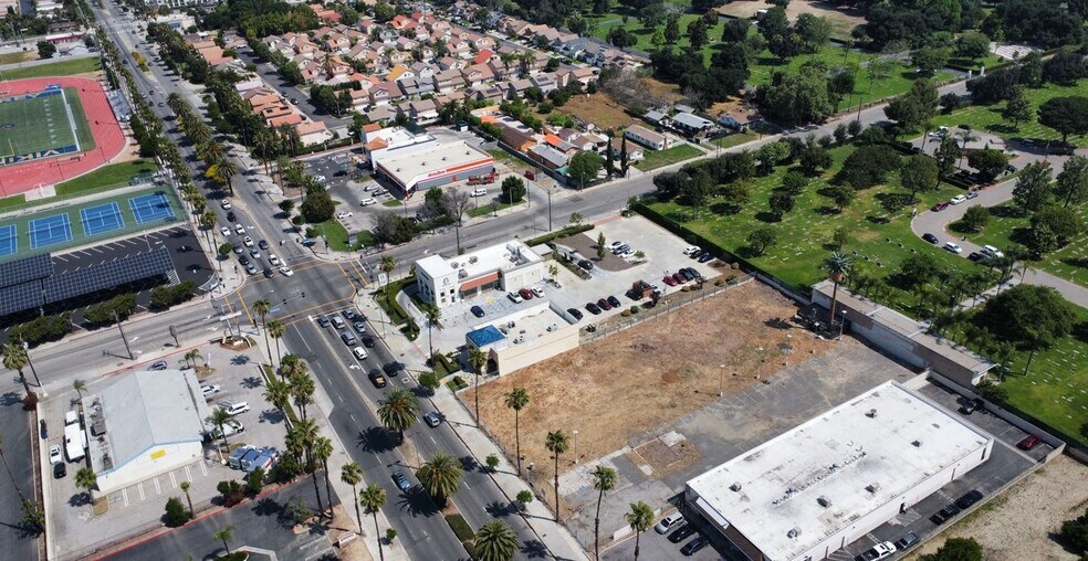 1940 S Garey Ave, Pomona, CA à vendre - Photo du bâtiment - Image 2 de 7