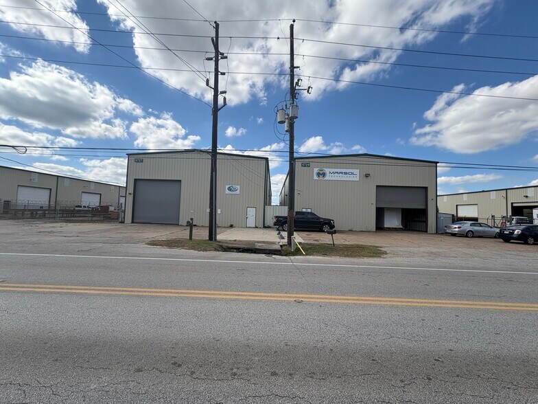 5719 Cunningham Rd, Houston, TX à louer - Photo du bâtiment - Image 3 de 21