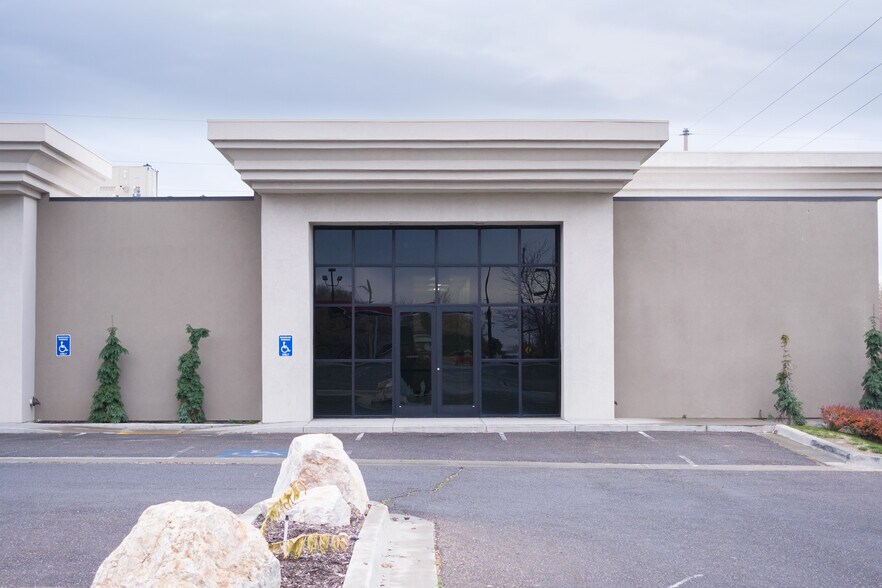 5682 S 3500 W, Roy, UT à louer - Photo du bâtiment - Image 3 de 7