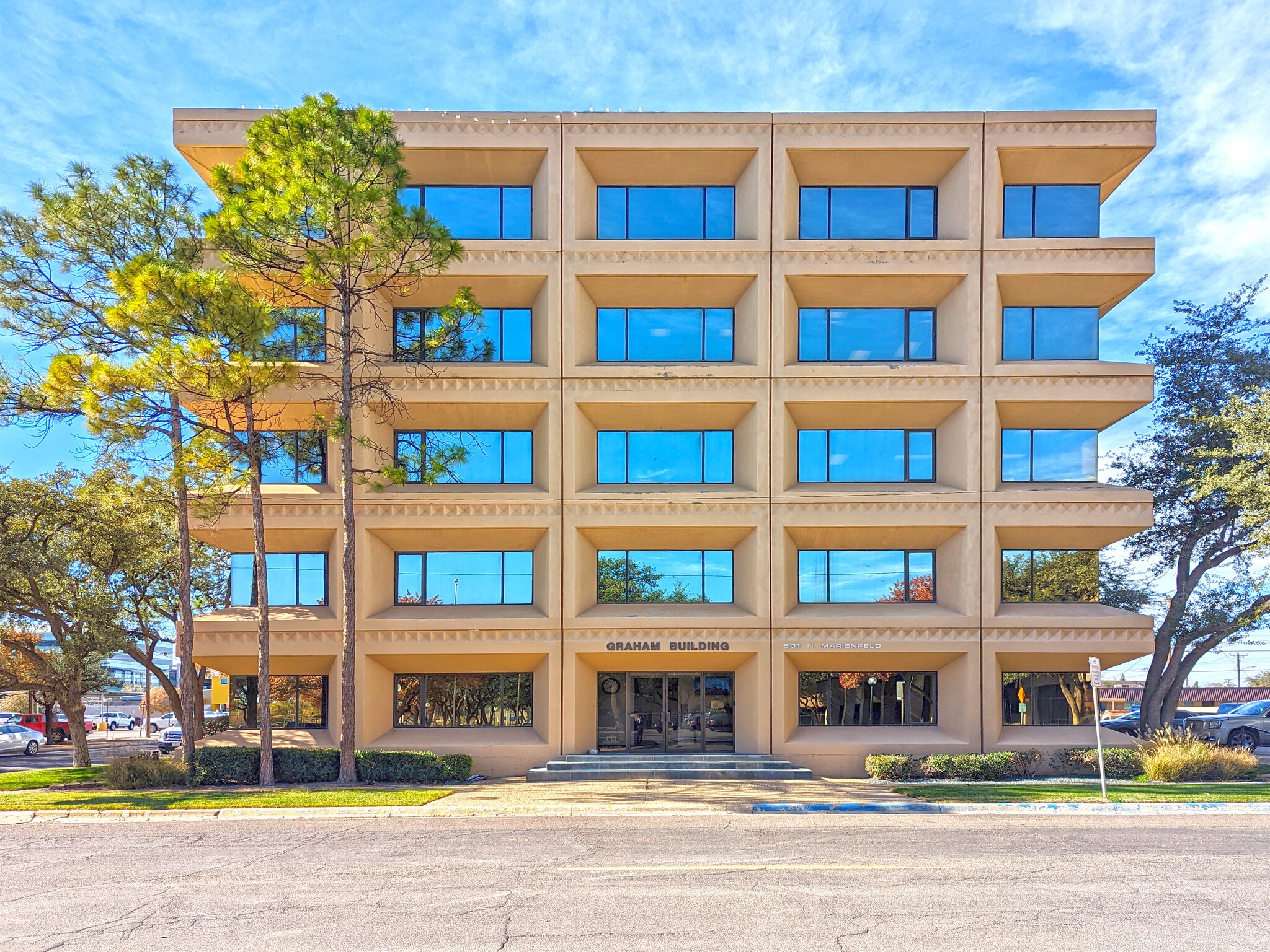 601 N Marienfeld St, Midland, TX for lease Primary Photo- Image 1 of 12