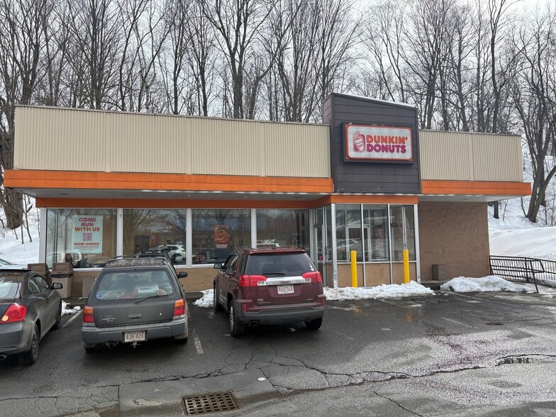 60 Mohawk Trl, Greenfield, MA for sale - Building Photo - Image 1 of 2