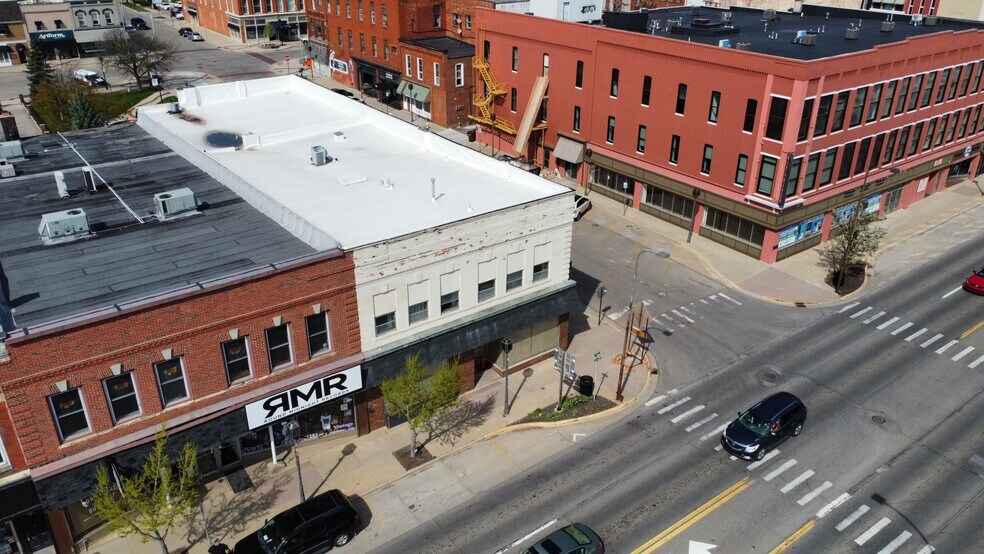 200-202 W Main St, Owosso, MI à vendre - Photo du bâtiment - Image 2 de 7