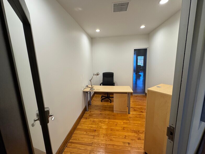 222 N Main St, Mooresville, NC for lease - Interior Photo - Image 3 of 10