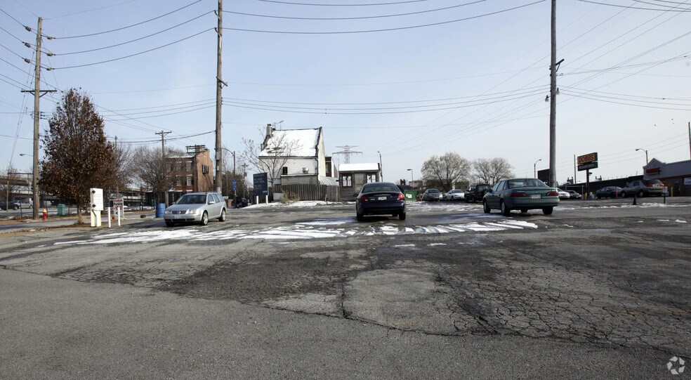 Restaurant and 8 Parking Lot Portfolio portefeuille de 9 propriétés à vendre sur LoopNet.ca - Photo du bâtiment - Image 2 de 2