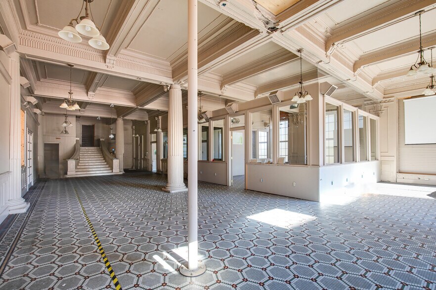 113 W Bank St, Petersburg, VA à vendre - Photo du bâtiment - Image 2 de 38