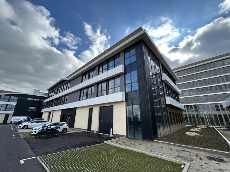 97 Rue Martha Desrumaux, Nanterre for lease - Building Photo - Image 2 of 25