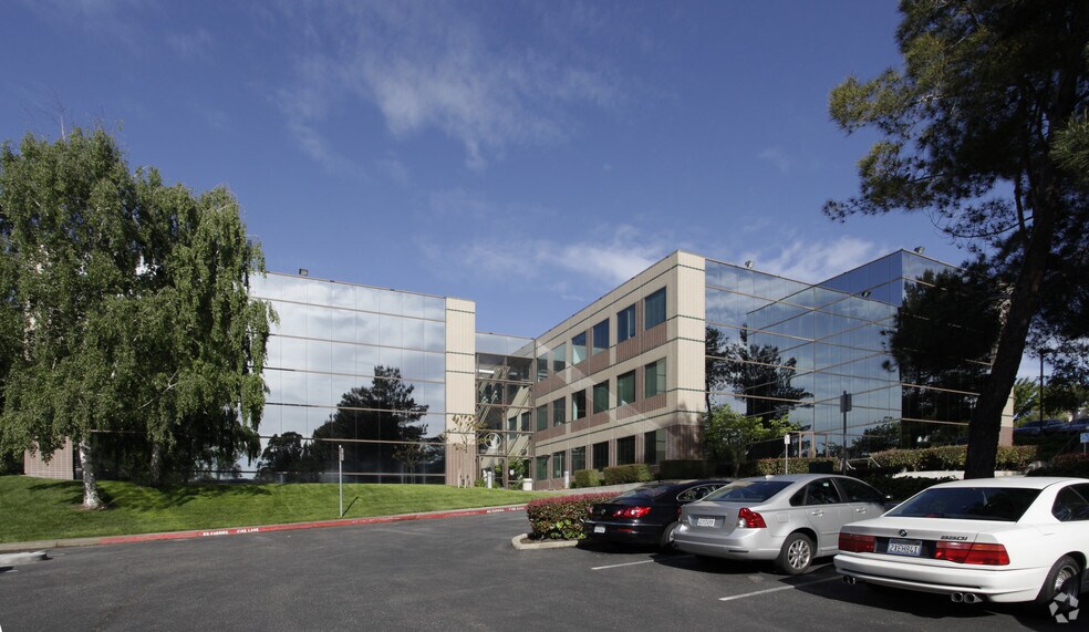 111 Deerwood Rd, San Ramon, CA à vendre - Photo du bâtiment - Image 2 de 19
