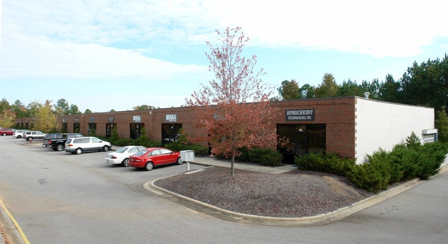 Plus de détails pour 251 Dominion Dr, Morrisville, NC - Local d'activités à louer