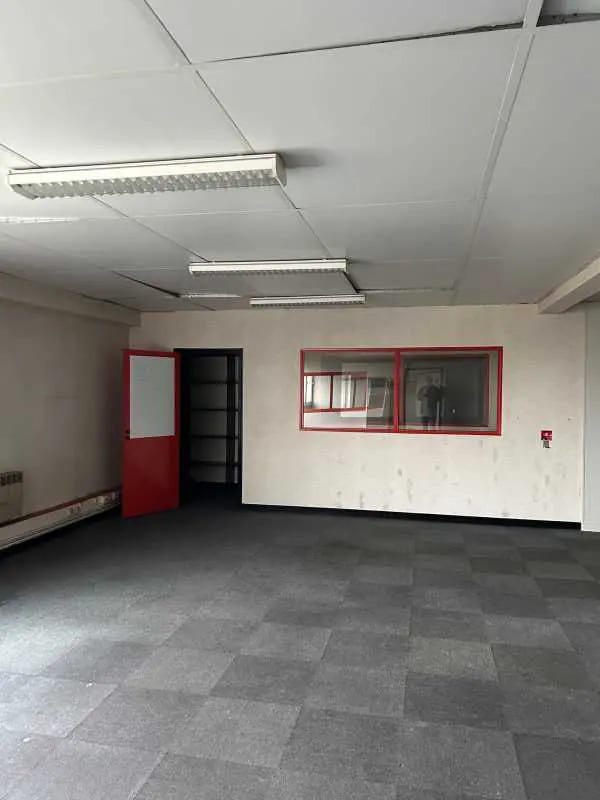 Office in Sotteville-lès-Rouen for lease Interior Photo- Image 1 of 4