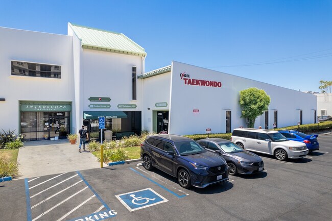 More details for 21110-21132 Vanowen St, Woodland Hills, CA - Flex, Industrial for Lease