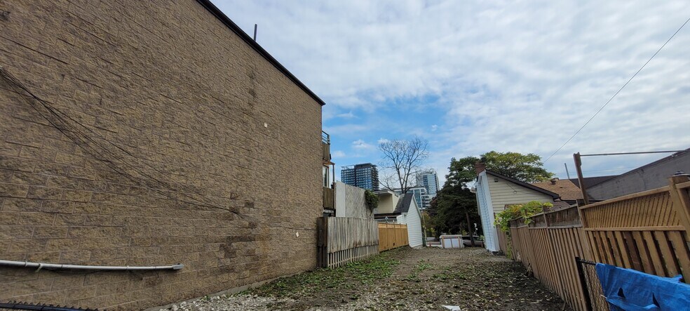 258 Parliament St, Toronto, ON à louer - Photo principale - Image 1 de 3