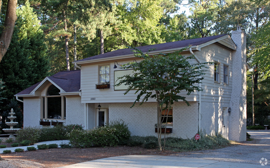 1223 Walnut St, Cary, NC à louer - Photo du bâtiment - Image 2 de 32