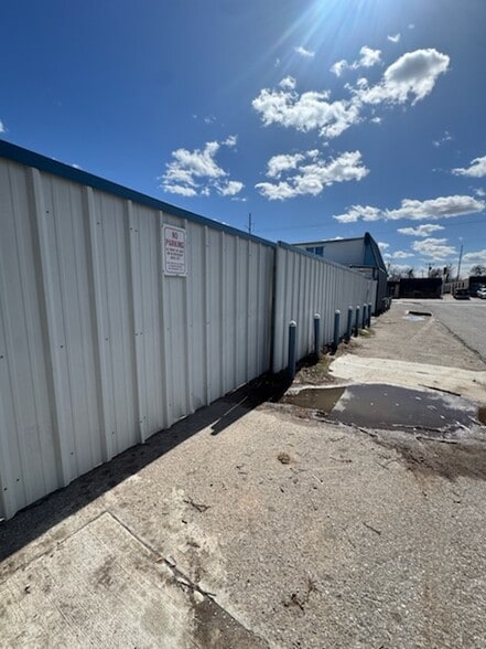 3841-3845 NW 10th St, Oklahoma City, OK for lease - Building Photo - Image 3 of 17