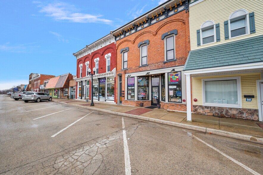 112 E 3rd St, Imlay City, MI à vendre - Photo du bâtiment - Image 2 de 13