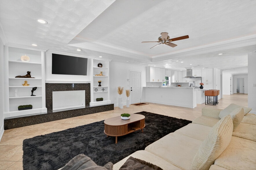 516 Lucerne Ave, Tampa, FL for sale - Interior Photo - Image 2 of 17