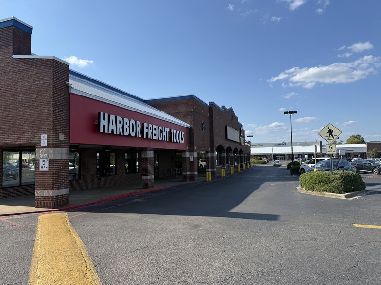 9118-9174 Parkway E, Birmingham, AL for lease - Building Photo - Image 3 of 8