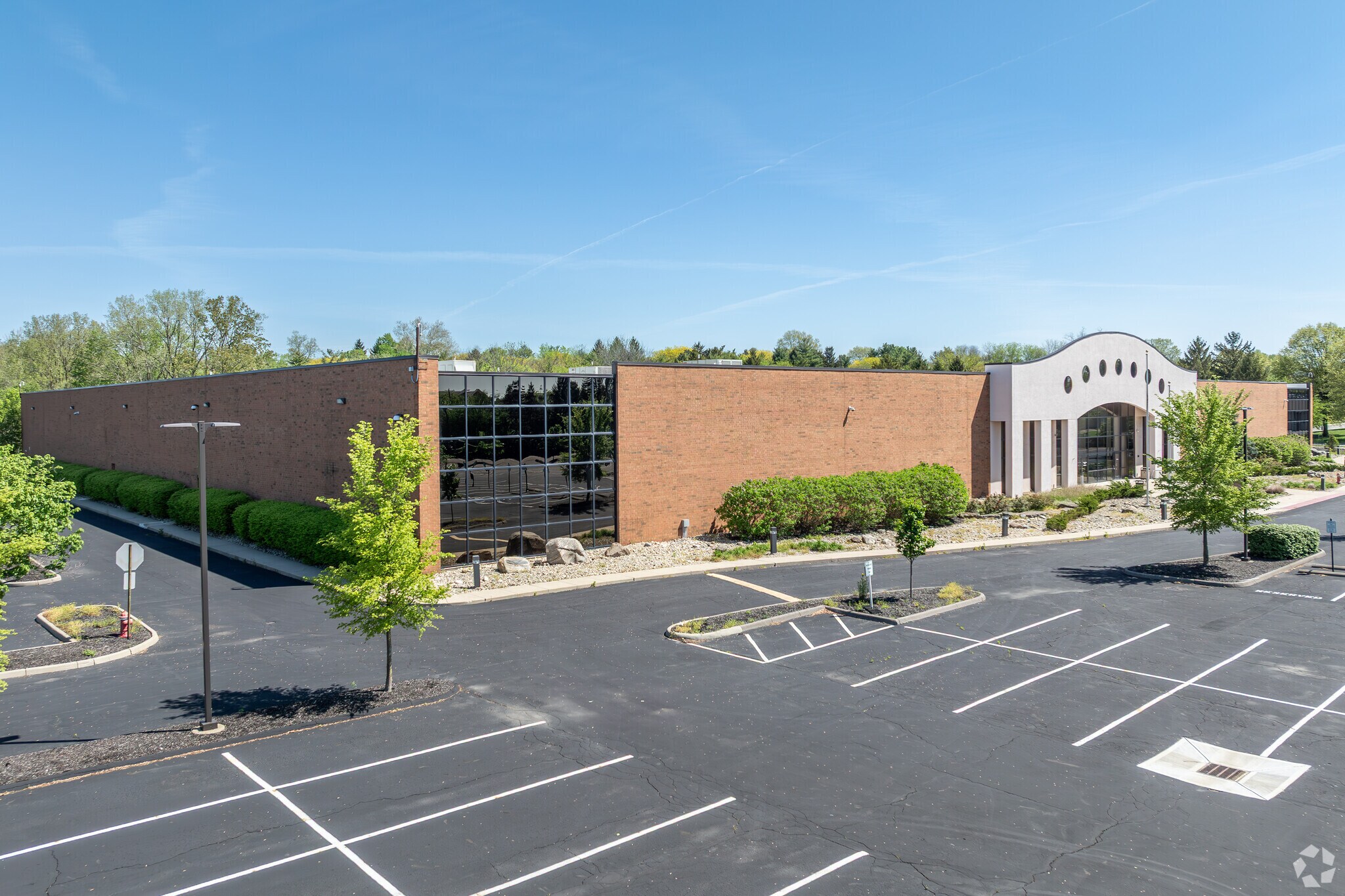 220 W Schrock Rd, Westerville, OH à louer Photo du bâtiment- Image 1 de 13