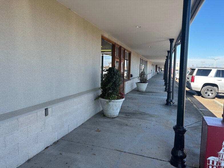 120-144 Norfleet Dr, Senatobia, MS à louer - Photo du bâtiment - Image 3 de 9