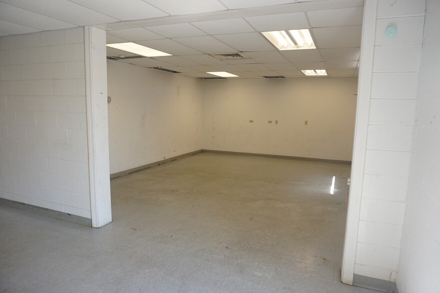 5406 Lillian Hwy, Pensacola, FL for lease - Interior Photo - Image 2 of 13