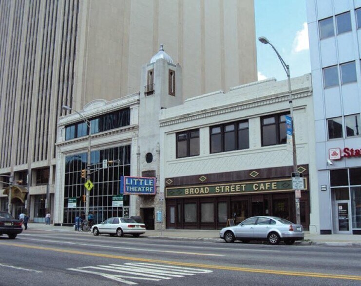 562 Broad St, Newark, NJ à louer - Photo du bâtiment - Image 3 de 3
