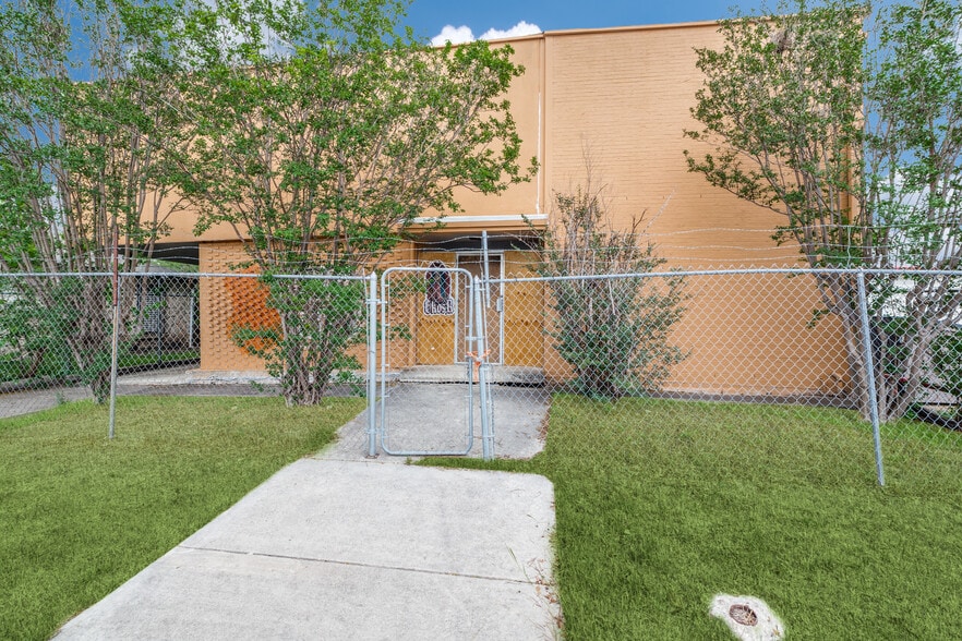 4810 San Pedro Ave, San Antonio, TX for sale - Building Photo - Image 2 of 9