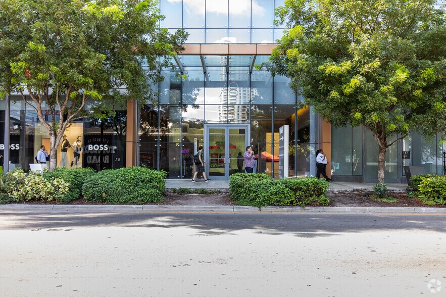 78 SW 7th St, Miami, FL à louer - Photo du bâtiment - Image 2 de 16