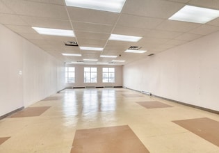 123 Boul Industriel, Repentigny, QC à louer Photo intérieure- Image 2 de 2