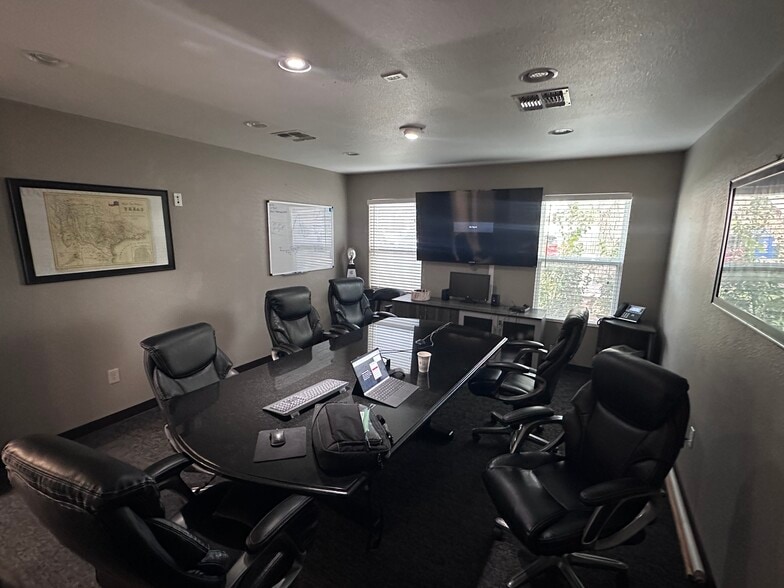 1205 Sam Bass Rd, Round Rock, TX for lease - Building Photo - Image 2 of 4