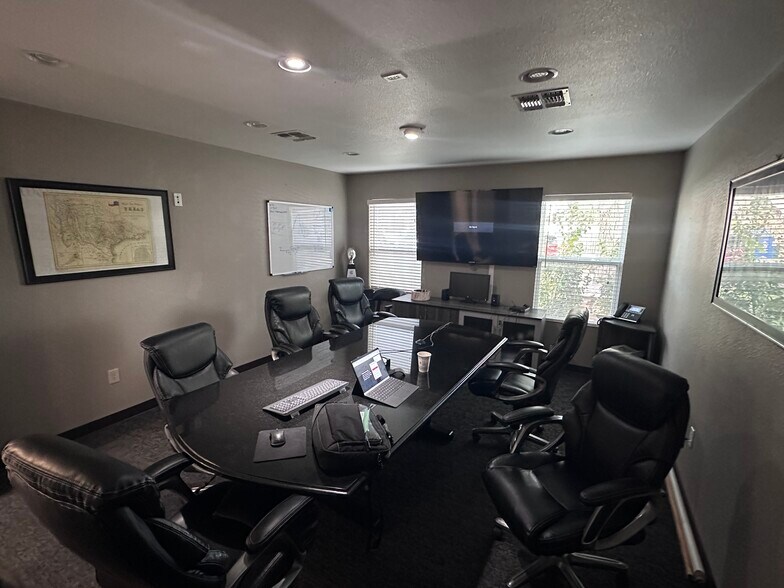 1205 Sam Bass Rd, Round Rock, TX à louer - Photo du bâtiment - Image 2 de 4