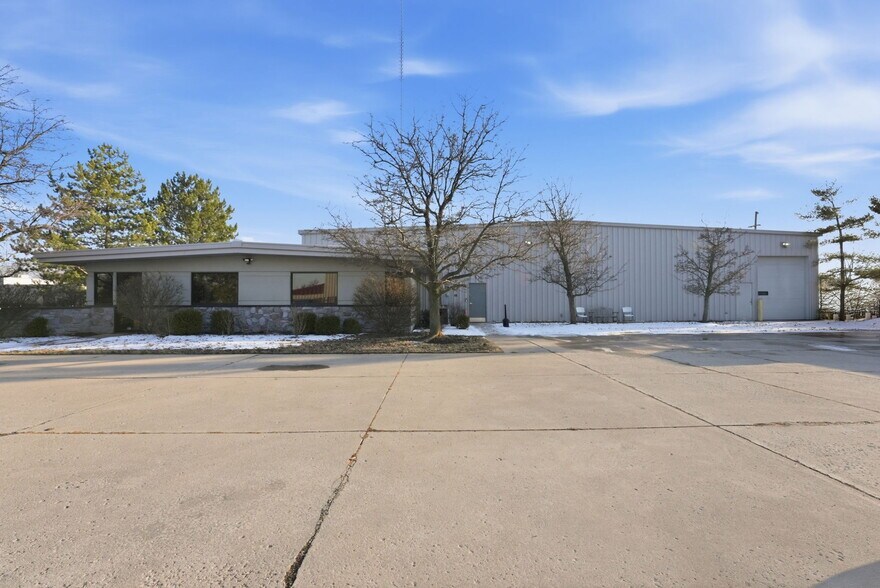 3209 Clearfield Ct, Fort Wayne, IN à vendre - Photo du bâtiment - Image 2 de 23