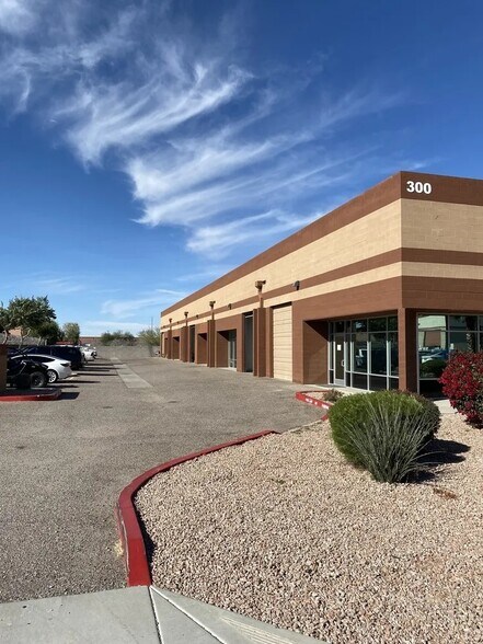 300 N Pasadena St, Gilbert, AZ à louer - Photo du bâtiment - Image 2 de 10