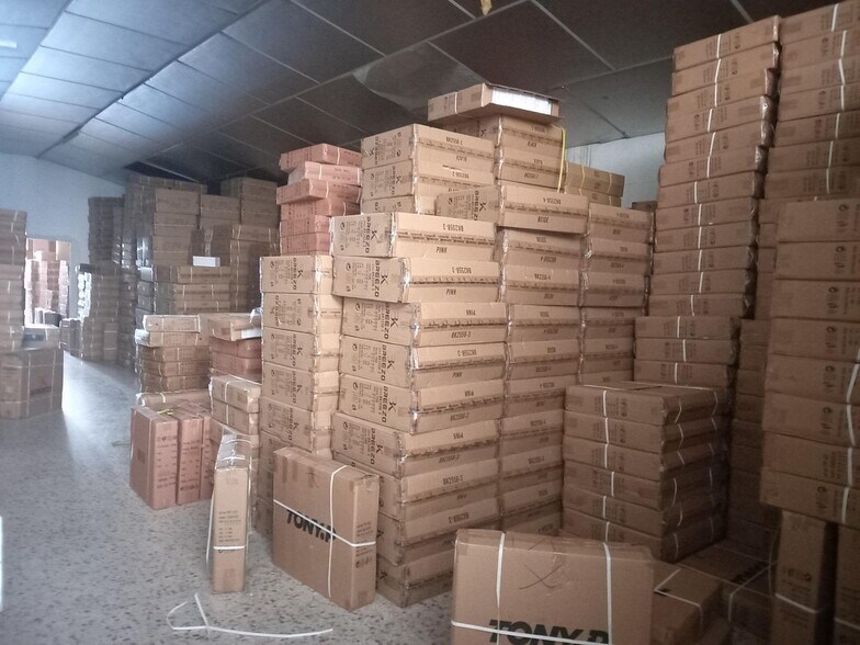 Industrial in Elche for lease - Building Photo - Image 2 of 12