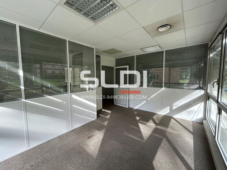 3 Allée Claude Debussy, Écully for lease - Interior Photo - Image 2 of 12