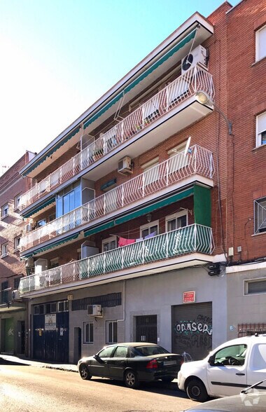 Calle Eduardo Requenas, 12, Madrid, Madrid à vendre - Photo du bâtiment - Image 2 de 2