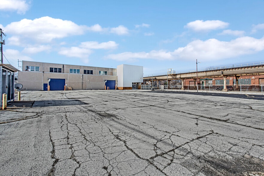 3333 W Lake St, Chicago, IL for lease - Building Photo - Image 3 of 19
