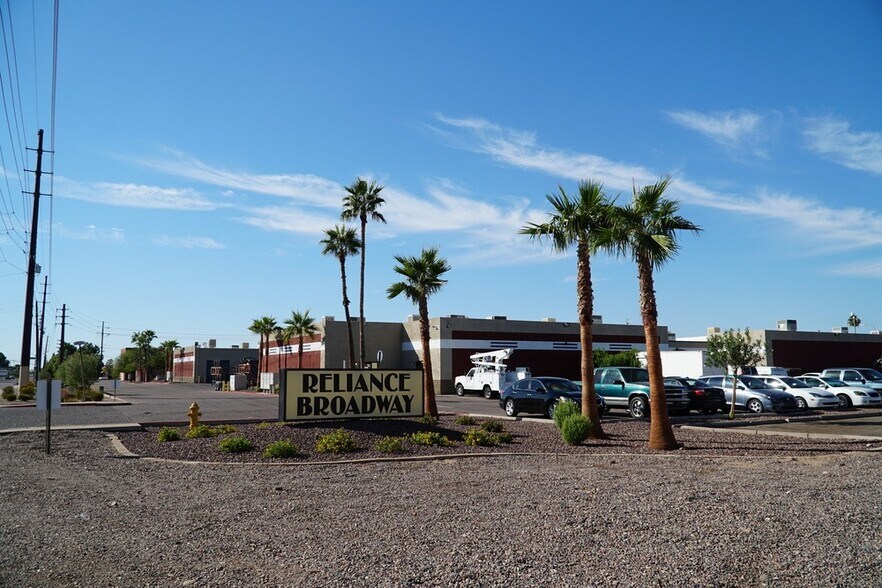 4208-4248 S 36th Pl, Phoenix, AZ à louer - Photo du bâtiment - Image 2 de 5